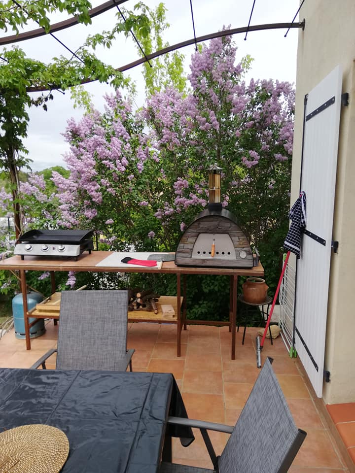 OUTDOOR MAXIMUS ARENA MOBILE WOOD FIRED PIZZA OVEN BLACK - Authentic Pizza Ovens Australia