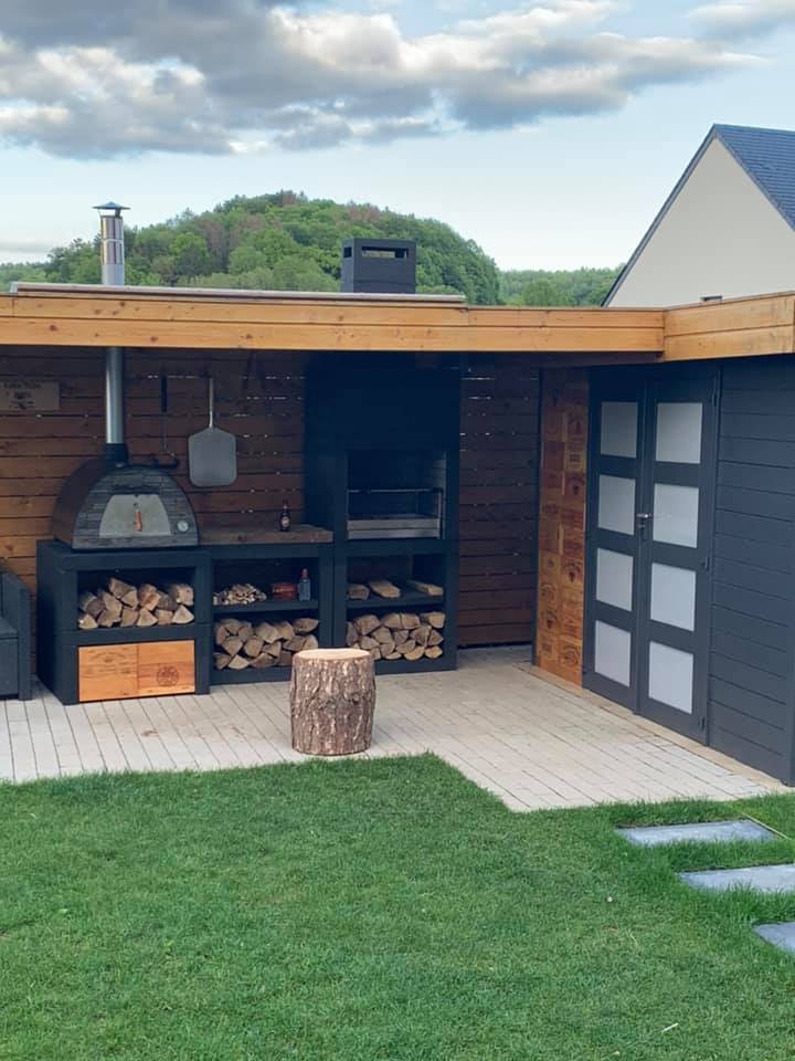 OUTDOOR MAXIMUS ARENA MOBILE WOOD FIRED PIZZA OVEN BLACK - Authentic Pizza Ovens Australia