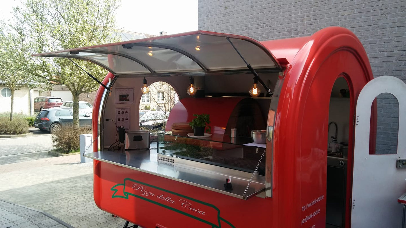 Mobile Pizza Catering: How to Win Hearts at Special Events with Authentic Pizza Ovens