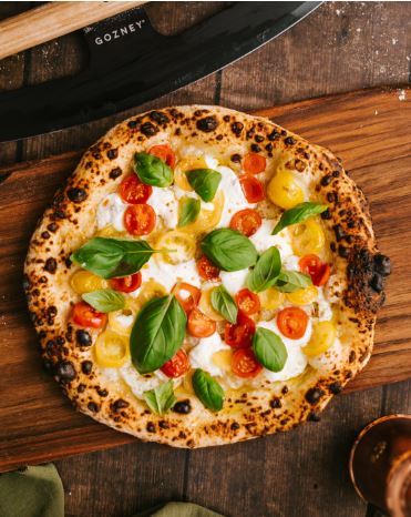 The Art of Neapolitan Pizza: Mastering the Traditional Technique Using an Authentic Pizza Oven